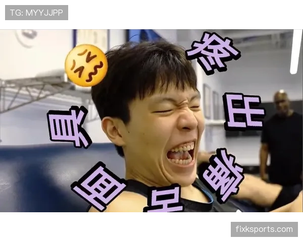 杨瀚森训练完直接去吃十块钱盒饭,这反差谁懂啊 杨瀚森训练完直接去吃十块钱盒饭,这反差谁懂啊
